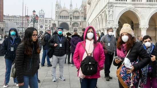 الحكومة الفرنسية تطالب المواطنين باستخدام الكمامات القابلة لإعادة الاستخدام