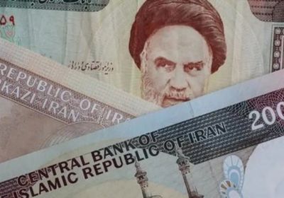 صحفي: انهيار العملة الإيرانية مقابل الدولار الأمريكي