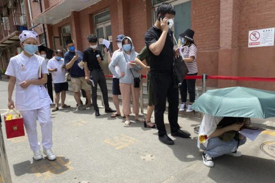 بكين تُغلق 10 أحياء إضافية بعد ظهور إصابات كورونا