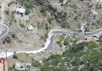 حادث مروري يعطل السير بين تعز ولحج