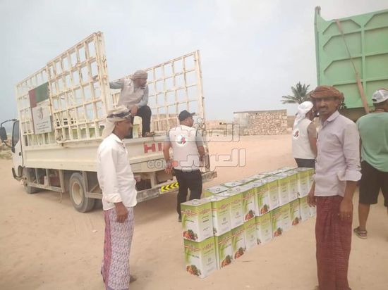 "خليفة الإنسانية" توجه قوافل إغاثية لـ17 منطقة في جنوب سقطرى
