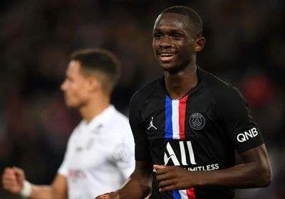 "كواسي" مدافع سان جيرمان ينضم إلى بايرن ميونخ في صفقة انتقال حر