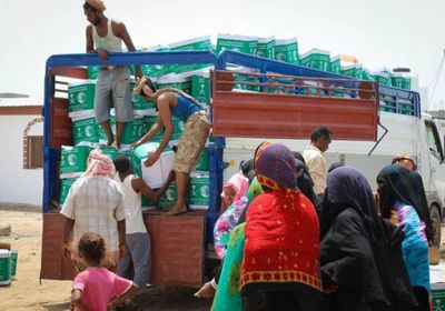 350 سلة غذاء لـ2100 نازح إلى عدن