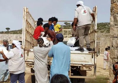 الإمارات توجه مساعدات إغاثية لـ18 منطقة بسقطرى