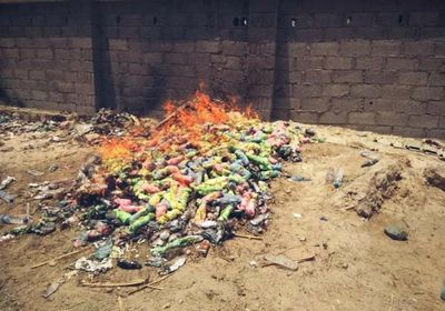النخبة الحضرمية تصادر 1200 بندل قات بنقطة شموسة