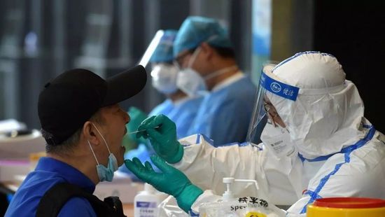 الصين تُعلن عن سلالة أوروبية من فيروس كورونا تفشت في بكين