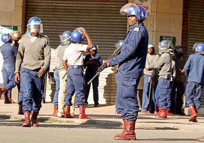 اعتقال وزير الصحة في زيمبابوي بسبب صفقة أدوية مشبوهة