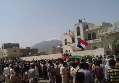 بالصور.. سقطرى تحتفي بطرد مليشيا الإخوان من حديبو