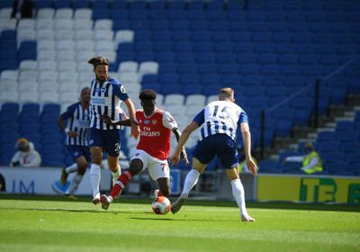 برايتون يقتنص فوزا مثيرا من أرسنال في الدوري الإنجليزي