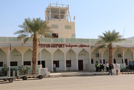 مطار سيئون يستقبل 140 من العالقين بمصر