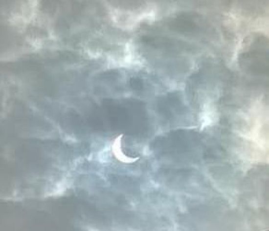 كسوف للشمس على العاصمة عدن