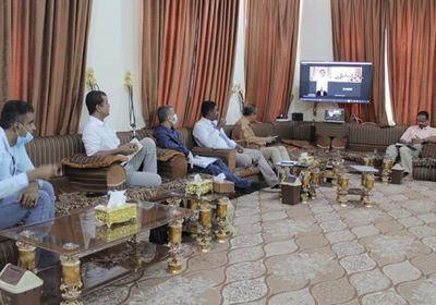 البحسني يوجه بتحسين الخدمات بساحل ووادي حضرموت