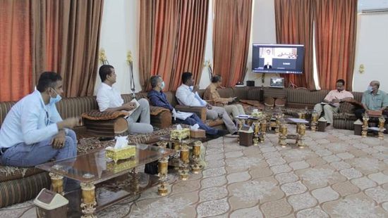 البحسني يوجه بتحسين الخدمات بساحل ووادي حضرموت