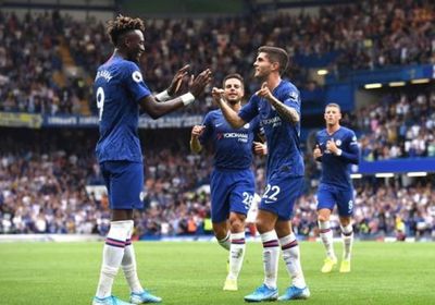 جيرو يقود هجوم تشيلسي أمام أستون فيلا