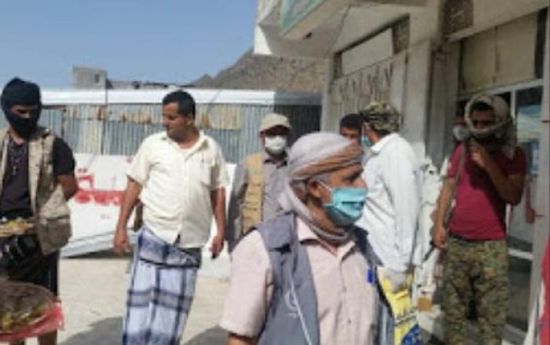 "انتقالي لبعوس" يتفقد عملية صرف حوالات "الغذاء العالمي"