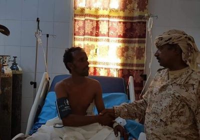 قائد "الأول مشاة بحري" يطمئن على الجرحى بمستشفى "خليفة"