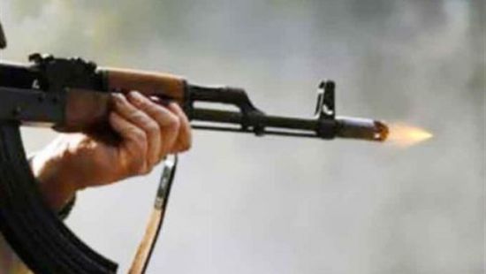 في تعز.. قناص حوثي يستهدفها ولغم المليشيا يمزق والدتها