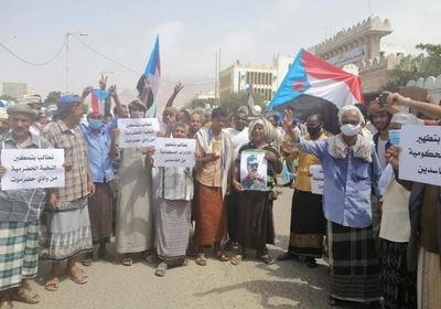 زحف شعبي إلى المكلا للمشاركة في وقفة تطبيق الإدارة الذاتية
