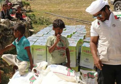 "خليفة الإنسانية" تكفل 225 أسرة في مربع بن مالك بسقطرى (صور)