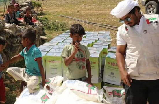 "خليفة الإنسانية" تكفل 225 أسرة في مربع بن مالك بسقطرى (صور)