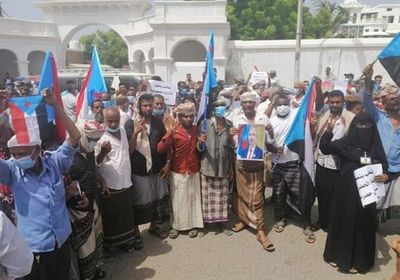 الإدارة الذاتية ومكافحة الفساد أبرزها.. 4 مطالب لاحتجاجات المكلا