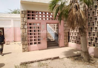 "كير" تخطط لإعادة تأهيل 10 مدارس في أبين (صور)