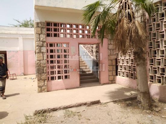 "كير" تخطط لإعادة تأهيل 10 مدارس في أبين (صور)