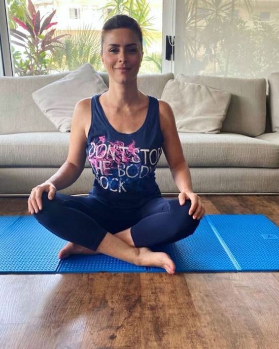 نور تمارس اليوجا في أحدث ظهور لها (صور)