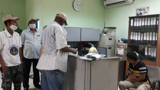 "انتقالي عدن" يزود 7 جهات خدمية بمستلزمات وقاية (صور)