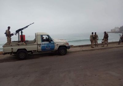 انتشار أمني بسواحل المكلا لحماية المواطنين من الغرق (صور)