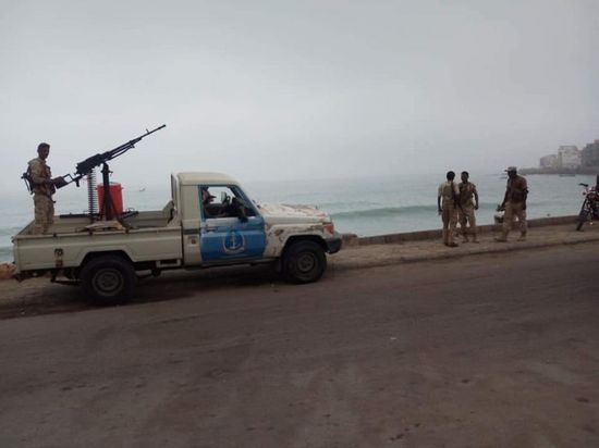 انتشار أمني بسواحل المكلا لحماية المواطنين من الغرق (صور)