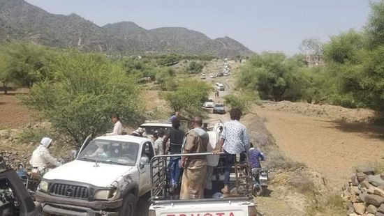 مسلحون يقطعون طريق الضباب في تعز