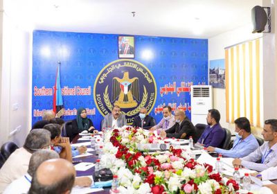 "الصحية العليا" تبحث تدبير احتياجات المجمعات الطبية بعدن