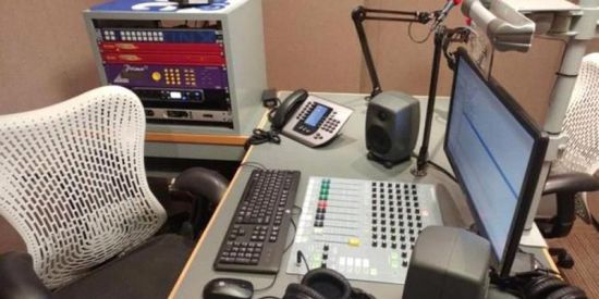 "الإنمائي" يوعي بكورونا عبر الإذاعات المحلية