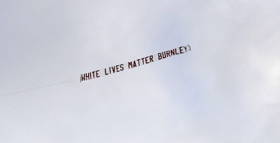 &laquo;لن يدخلوا ملعبنا مدى الحياة&raquo;.. بيرنلي يعلق على طائرة &laquo;حياة البيض مهمة&raquo;