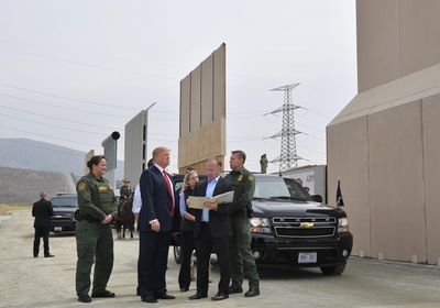 اليوم.. ترامب يتفقد الجدار الحدودي مع المكسيك