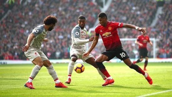 تقارير إنجليزية ترجح نقل مباراة مانشستر سيتي وليفربول خارج ملعب الاتحاد