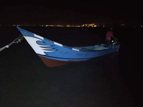العثور على قارب مفقود بسواحل روكب في المكلا (صور)