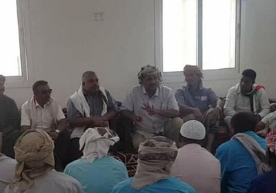 "خليفة الإنسانية" تبحث تسويق تمور مزارعي سقطرى