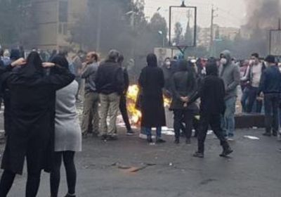 بسبب احتجاجات البنزين.. إيران تؤيد حكم الإعدام على 3 شباب