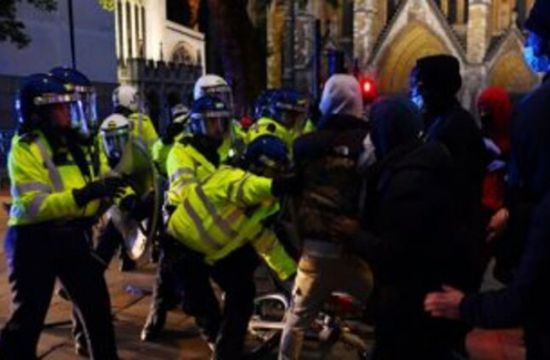 الشرطة البريطانية: إصابة أحد أفراد الأمن في حادث طعن بغلاسكو