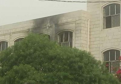 جريمة حرب.. استهداف حوثي لمستشفى وإصابات بين المرضى