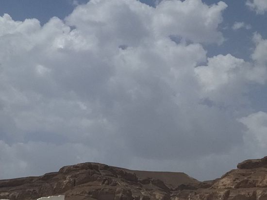 سحب متفرقة على مرتفعات وادي حضرموت