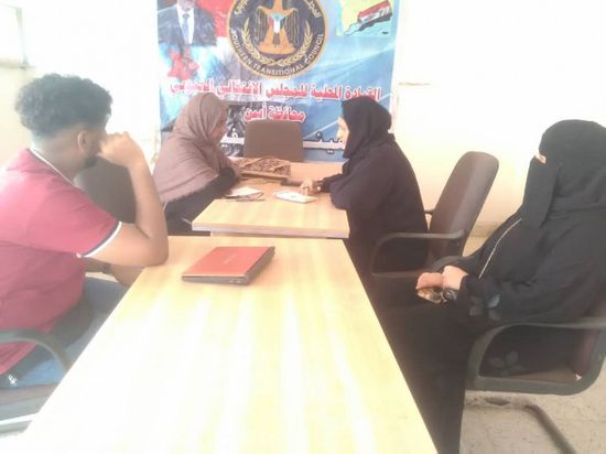 إدارة المرأة بـ "انتقالي أبين" تستعرض نشاطها في مكافحة كورونا