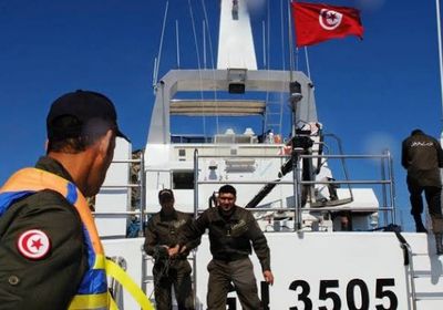 متجهين إلى إيطاليا.. خفر السواحل التونسي يوقف  23 مهاجرًا غير شرعياً