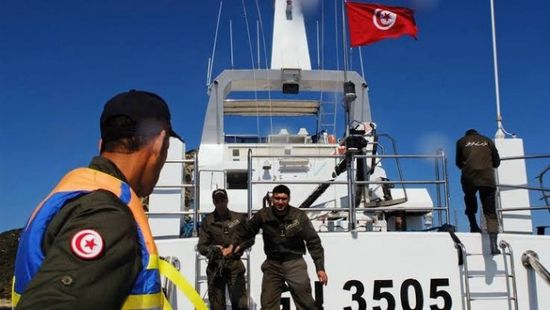 متجهين إلى إيطاليا.. خفر السواحل التونسي يوقف  23 مهاجرًا غير شرعياً