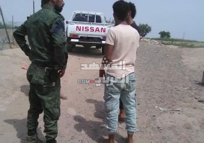 المتهمون بمحاولة اغتيال ضابط لحج يمثلون جريمتهم أمام الأمن