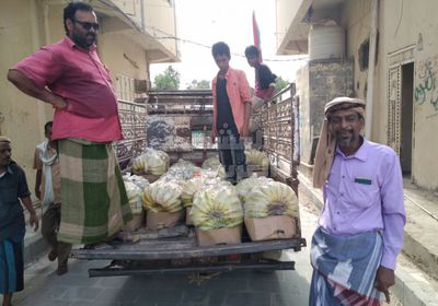 قافلة غذائية من أبناء دلتا أبين للمرابطين بالشيخ سالم