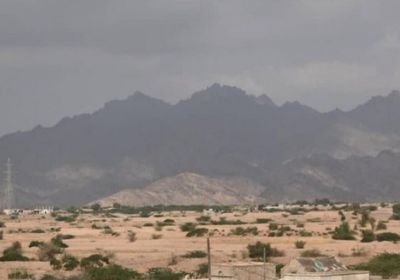المدفعية الحوثية تهاجم المدنيين شرق حيس
