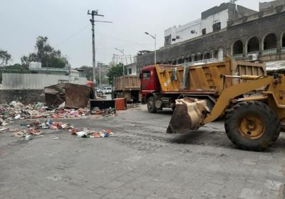 لمواجهة المنخفض "المحتمل".. صيانة شبكة تصريف السيول بالتواهي